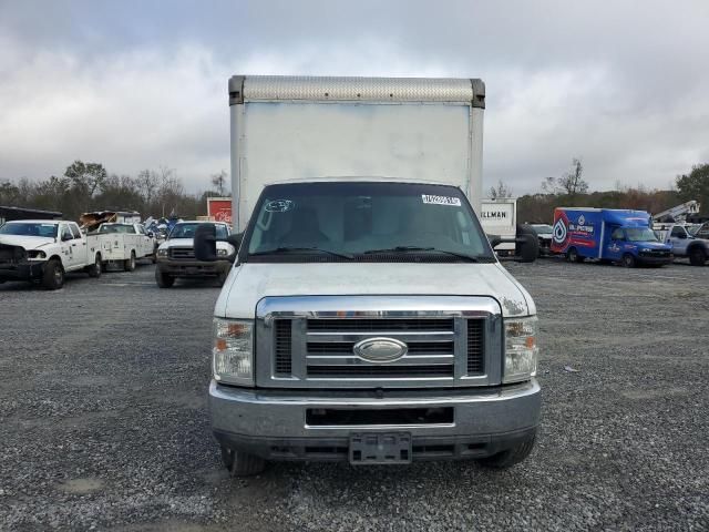 2014 Ford Econoline E450 Super Duty Cutaway Van