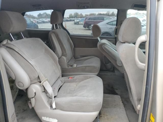 2004 Toyota Sienna CE