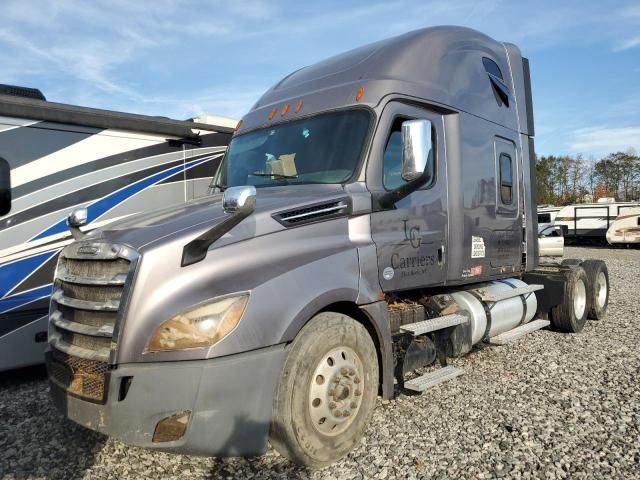 2019 Freightliner Cascadia 126