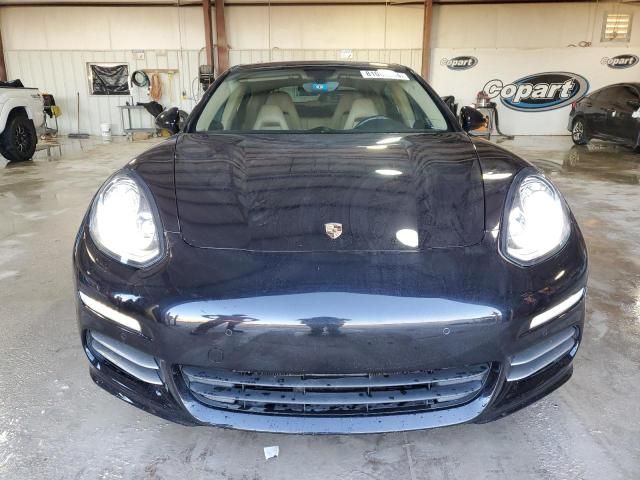 2016 Porsche Panamera 2