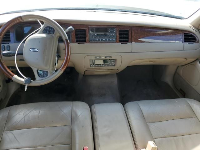 2001 Lincoln Town Car Signature