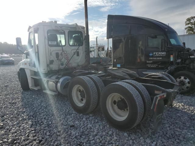 2013 Freightliner Cascadia 125