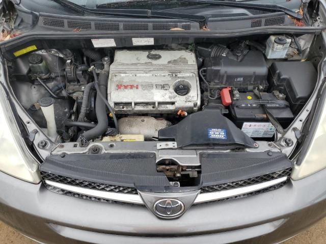 2004 Toyota Sienna CE