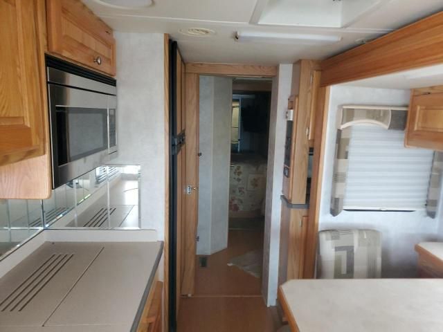 2004 Holiday Rambler 2004 Workhorse Custom Chassis Motorhome Chassis W2