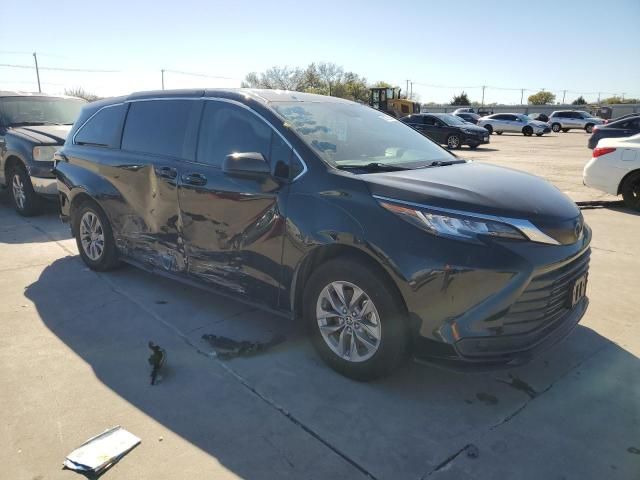 2023 Toyota Sienna LE