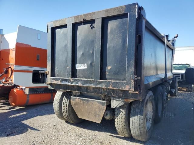 2005 Kenworth Construction T800