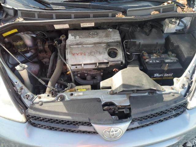 2005 Toyota Sienna XLE