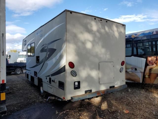 2014 Ford Econoline E350 Super Duty Cutaway Van