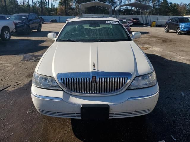 2005 Lincoln Town Car Signature Limited