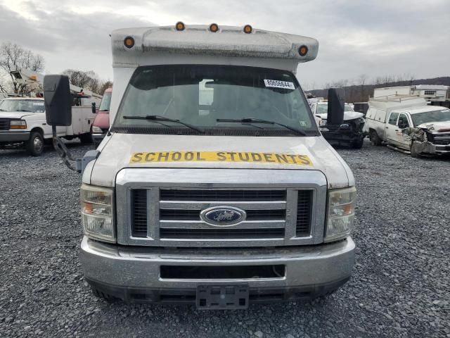 2009 Ford Econoline E350 Super Duty Cutaway Van