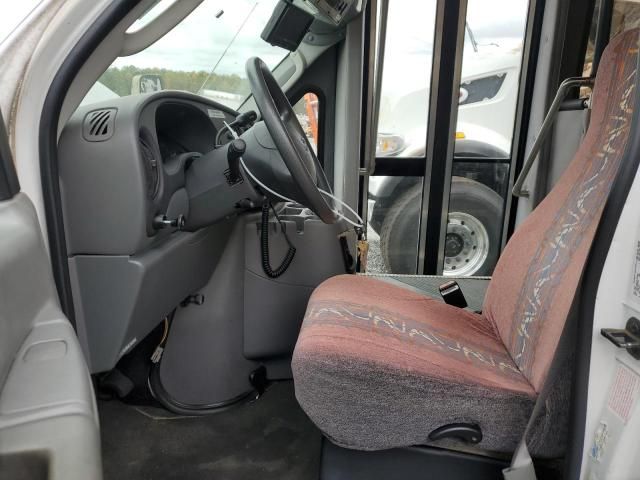 2003 Ford Econoline E450 Super Duty Cutaway Van