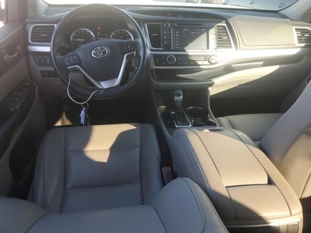 2017 Toyota Highlander SE