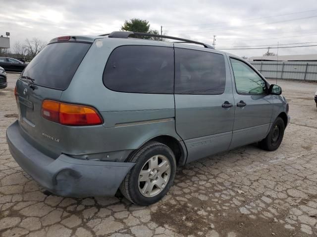 2000 Toyota Sienna LE