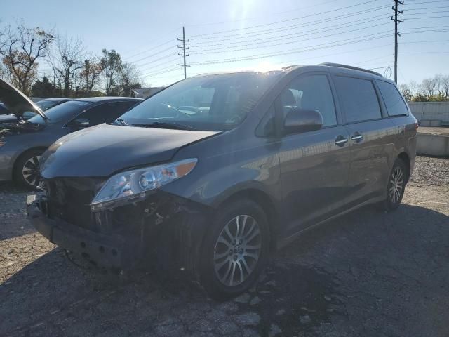 2018 Toyota Sienna XLE