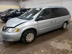 Carros salvage sin ofertas aún a la venta en subasta: 2002 Chrysler Town & Country Limited