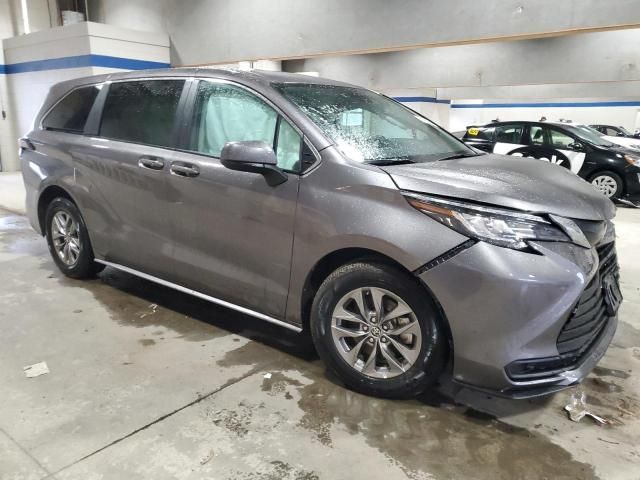 2023 Toyota Sienna LE