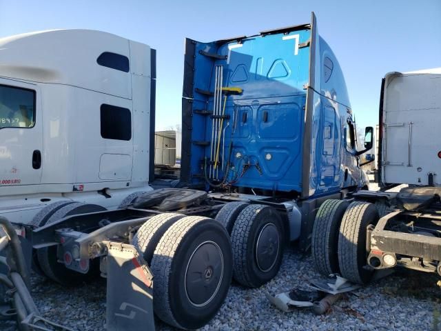 2020 Freightliner Cascadia 126