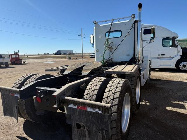 2000 Freightliner Conventional FLD120