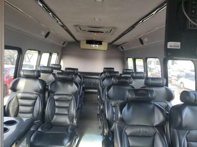 2011 Honda 2011 Ford Econoline E450 Super Duty Cutaway Van