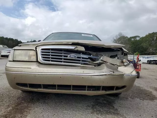 2000 Ford Crown Victoria LX