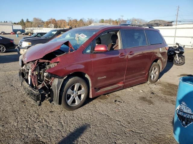 2016 Toyota Sienna LE