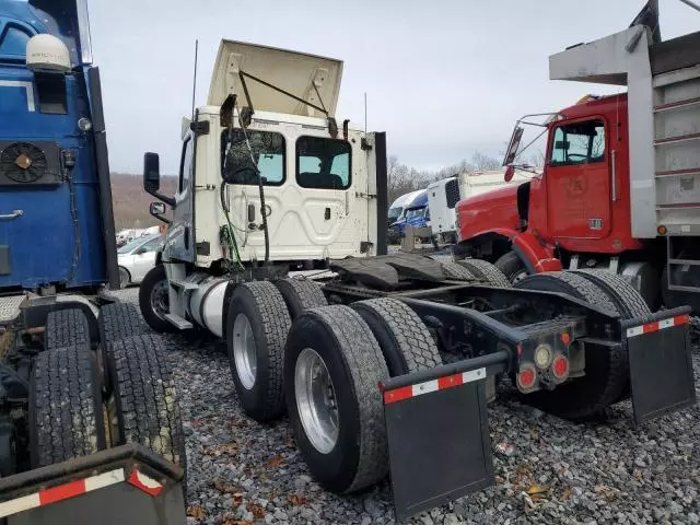 2018 Freightliner Cascadia 126