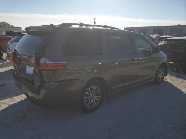 2020 Toyota Sienna XLE