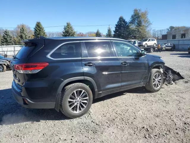 2017 Toyota Highlander SE