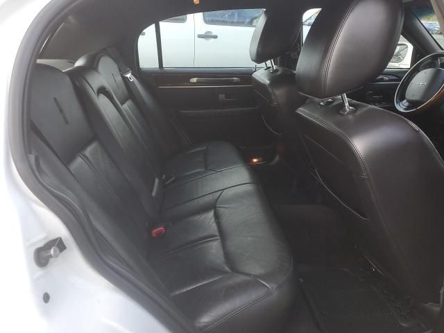 2011 Lincoln Town Car Signature Limited