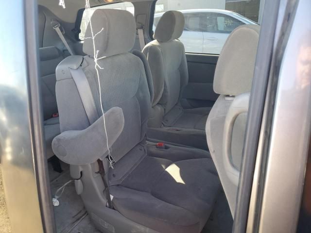 2005 Toyota Sienna CE