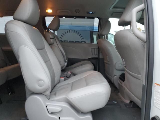 2018 Toyota Sienna XLE