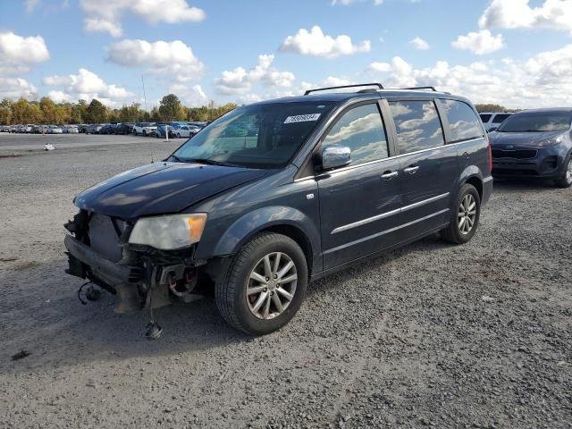 2014 Chrysler Town & Country Touring L