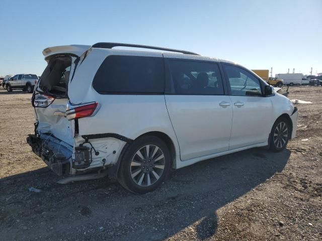 2018 Toyota Sienna XLE