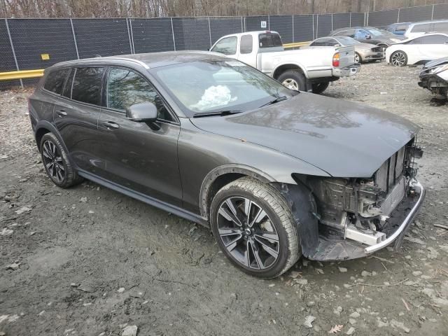 2021 Volvo V60 Cross Country T5 Momentum