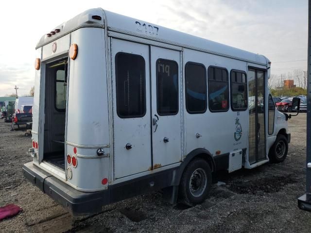 2014 Ford Econoline E350 Super Duty Cutaway Van