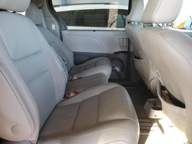 2018 Toyota Sienna XLE