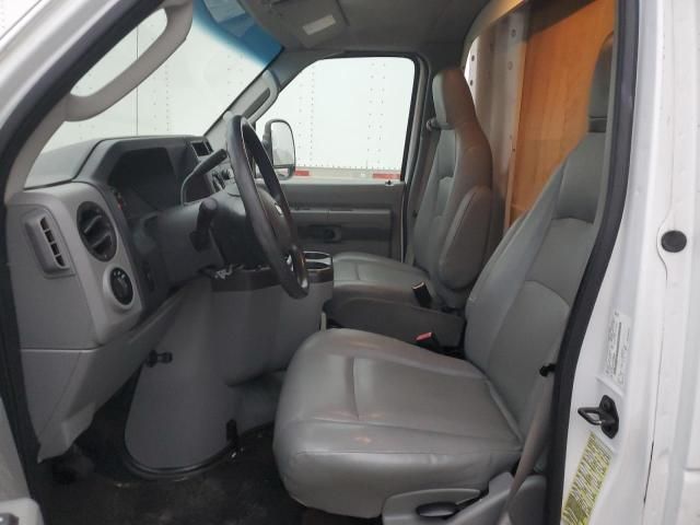 2015 Ford Econoline E450 Super Duty Cutaway Van