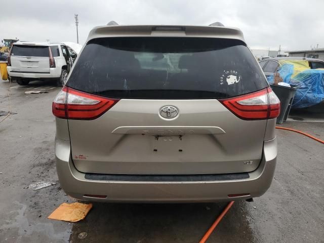 2016 Toyota Sienna XLE