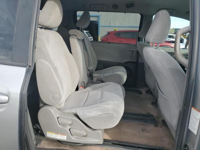 2016 Toyota Sienna LE