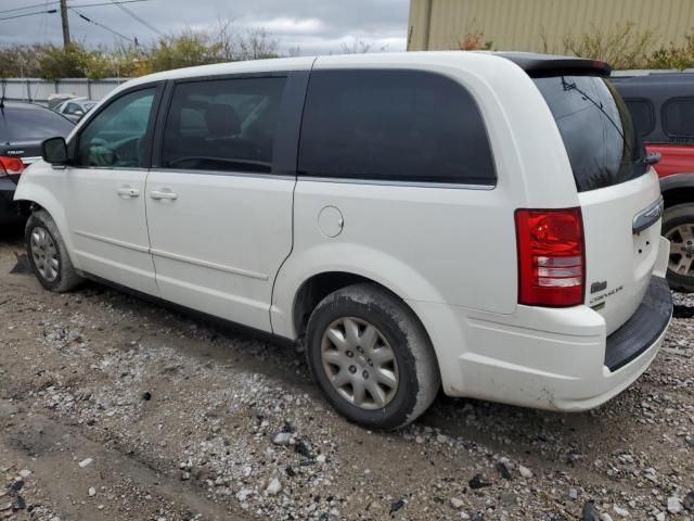 2010 Chrysler Town & Country LX