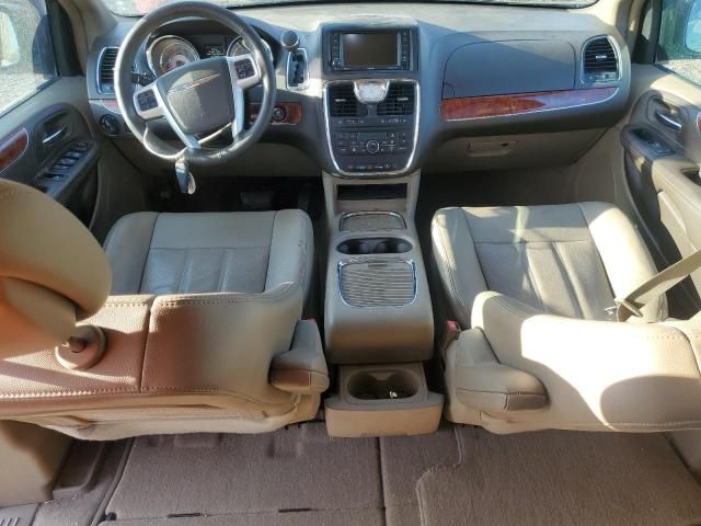 2014 Chrysler Town & Country Touring L