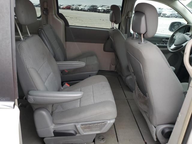 2010 Chrysler Town & Country LX