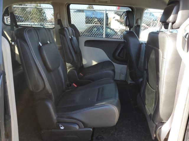 2016 Chrysler Town & Country Touring