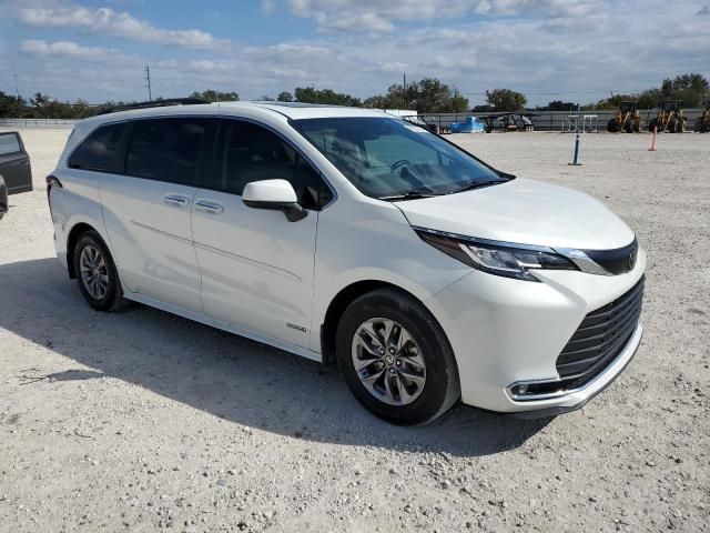 2021 Toyota Sienna XLE