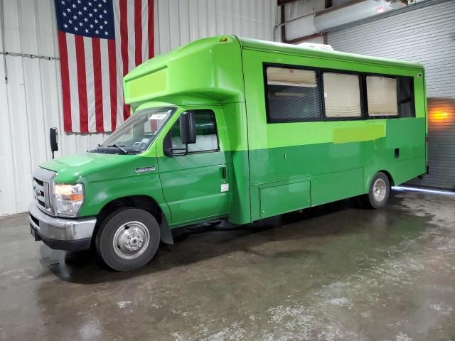 2018 Ford Econoline E450 Super Duty Cutaway Van