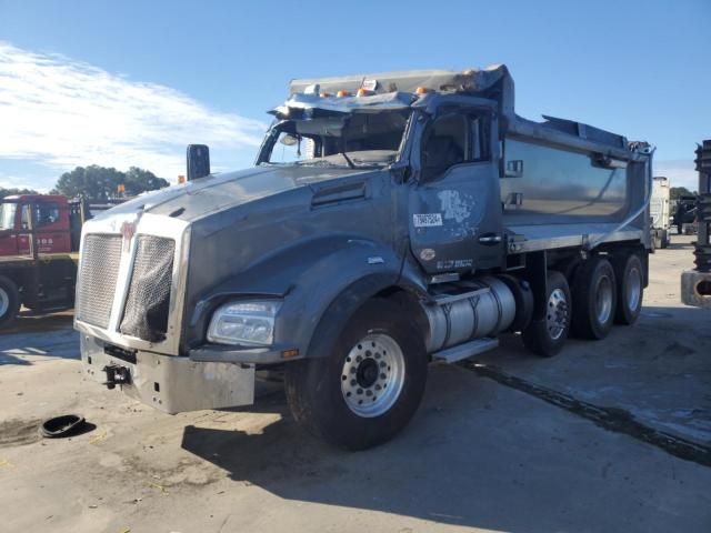 2022 Kenworth Construction T880