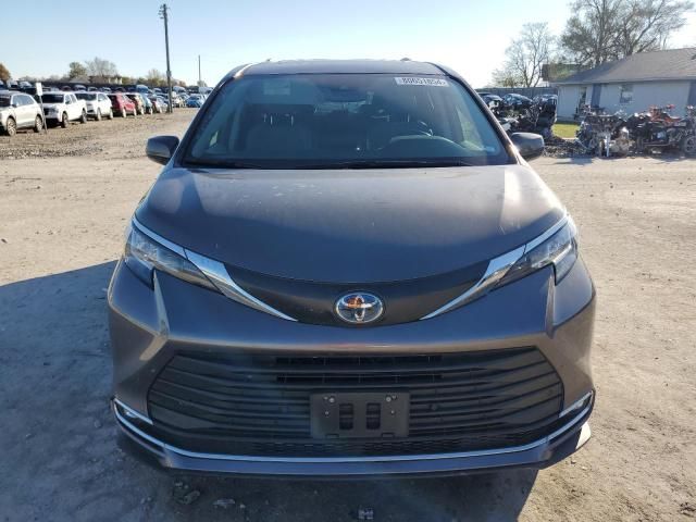 2022 Toyota Sienna XLE