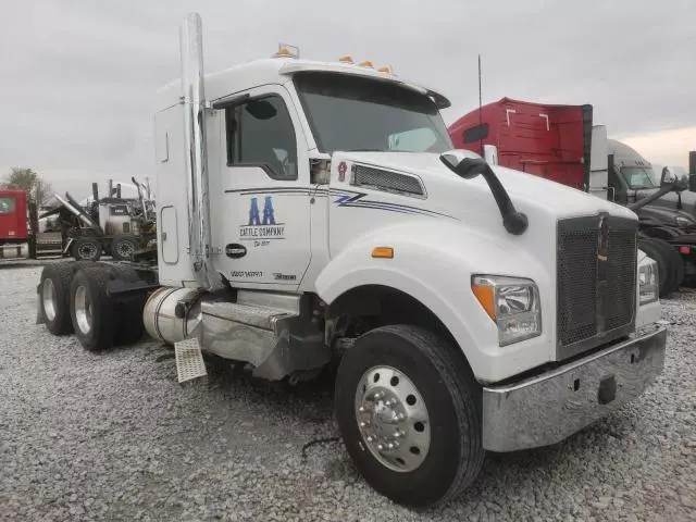 2019 Kenworth Construction T880