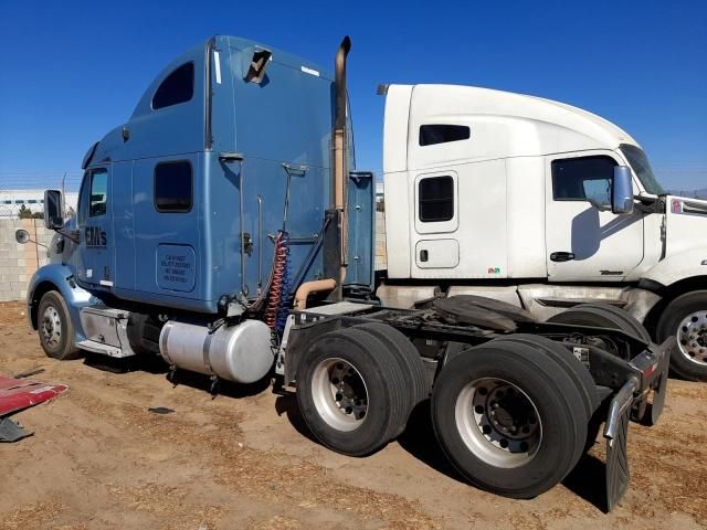 2012 Peterbilt 587