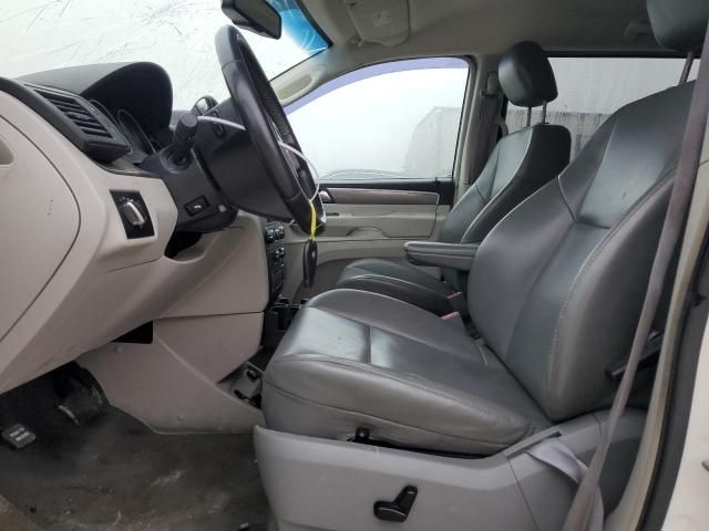 2010 Volkswagen Routan SE